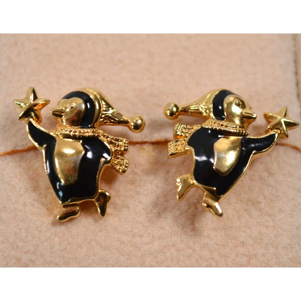 Avon 1996 Penguin Black & Gold Tone Star Hat Scarf Ice Skating Pierced Earrings